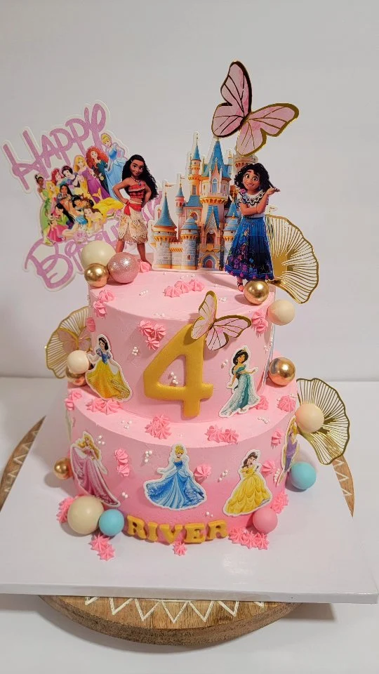 A fairytale on the outside, chocolate heaven on the inside 👑✨
This princess cake is hiding layers of rich chocolate cake + dreamy chocolate mousse 🍫💖
Made to make a 4th birthday feel like pure magic 🎂🌸
.
.
.
.
.
.
.
.
.
.
#smallbusiness #ZnLbakes #homebaker #westfordMAbaker #chocolatecake