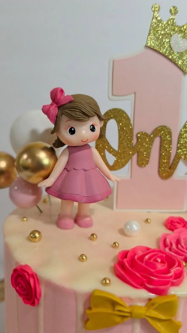 POV: You order your baby's first birthday cake... and it turns out even better than you imagined. ✨🎂💕
This sweet little beauty was made to celebrate a precious girl's 1st birthday, and inside was a rich, moist eggless red velvet cake. ❤️
The biggest compliment? Hearing that the family absolutely loved both the design and the taste. Moments like these are why I love what I do. 🥹
Planning a special celebration? Let's create something beautiful and delicious together!
💕 Save this for your little one's birthday inspiration.
.
.
.
.
.
.
.
.
.
.
#smallbusiness #ZnLbakes #homebaker #1stbirthdaycake #egglesscake
