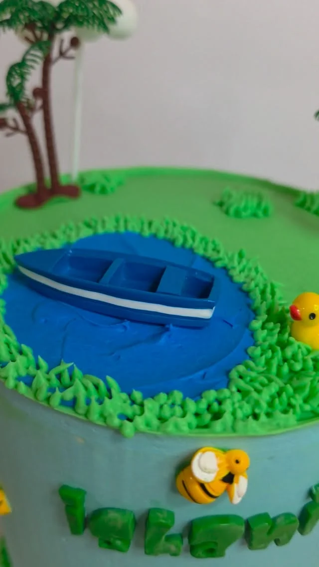 A little slice of nature, made for a sweet 10-year-old girl 🦆🌿🐝🌸
She wanted a simple nature-themed cake—with a little pond, happy duck, buzzing bees, trees, fluffy clouds and more. 💚
And inside? A fresh strawberry cake layered with strawberry jam filling 🍓🍰
Simple, whimsical, and made with lots of love. ✨
.
.
.
.
.
.
.
.
.
.
#smallbusiness #ZnLbakes #homebaker
#NatureThemeCake #10thBirthday